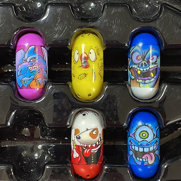 Darth Vader Mighty Beanz Case - Picture 4 of 14